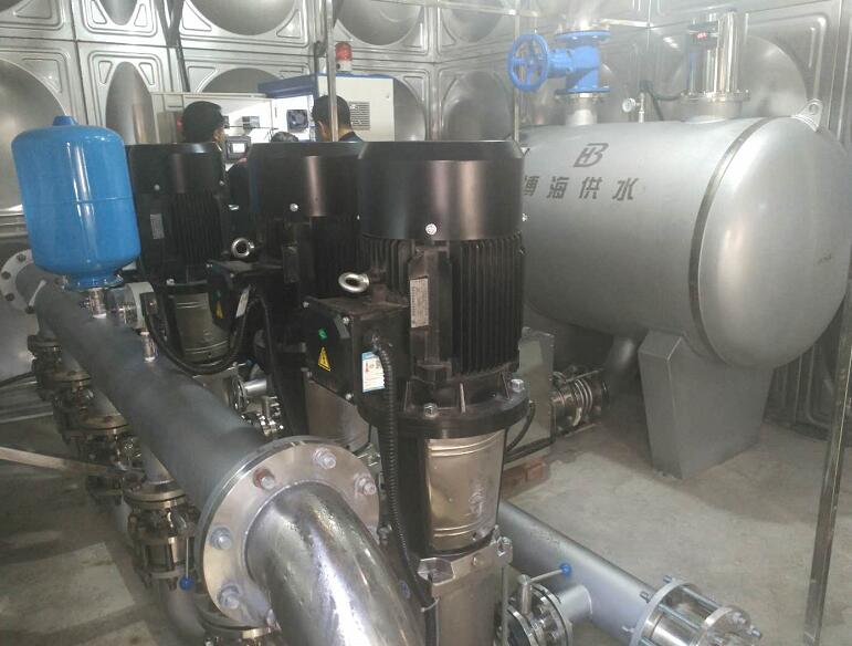 無塔供水設(shè)備怎么調(diào)壓呢?